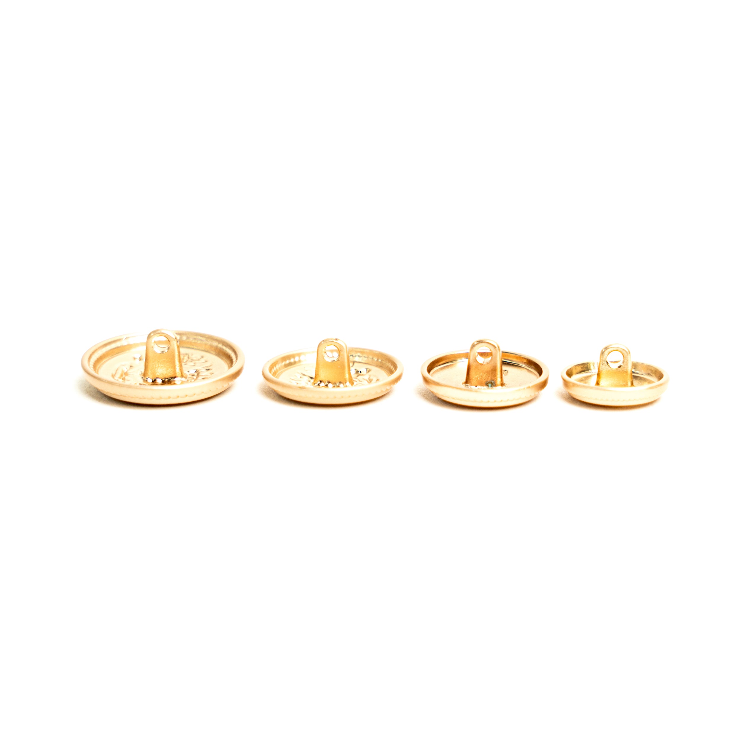 Juego de Botones escudo dorado matte gold tamaños 15mm (10 unid) / 18mm (10 unid) / 20mm (5 unid) / 23mm (5 unid)