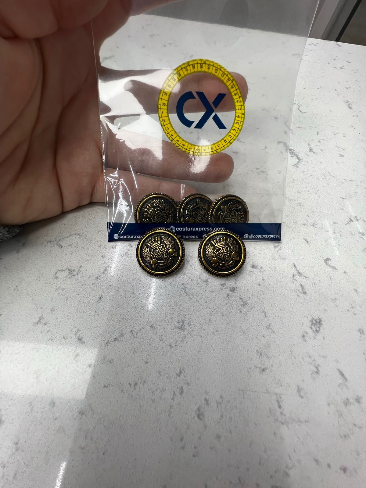 Juego de Botones escudo black anti gold tamaños 15mm (10 Unid) / 18 mm (10 unid) / 20 mm (5 unid) / 23mm (5 unid)