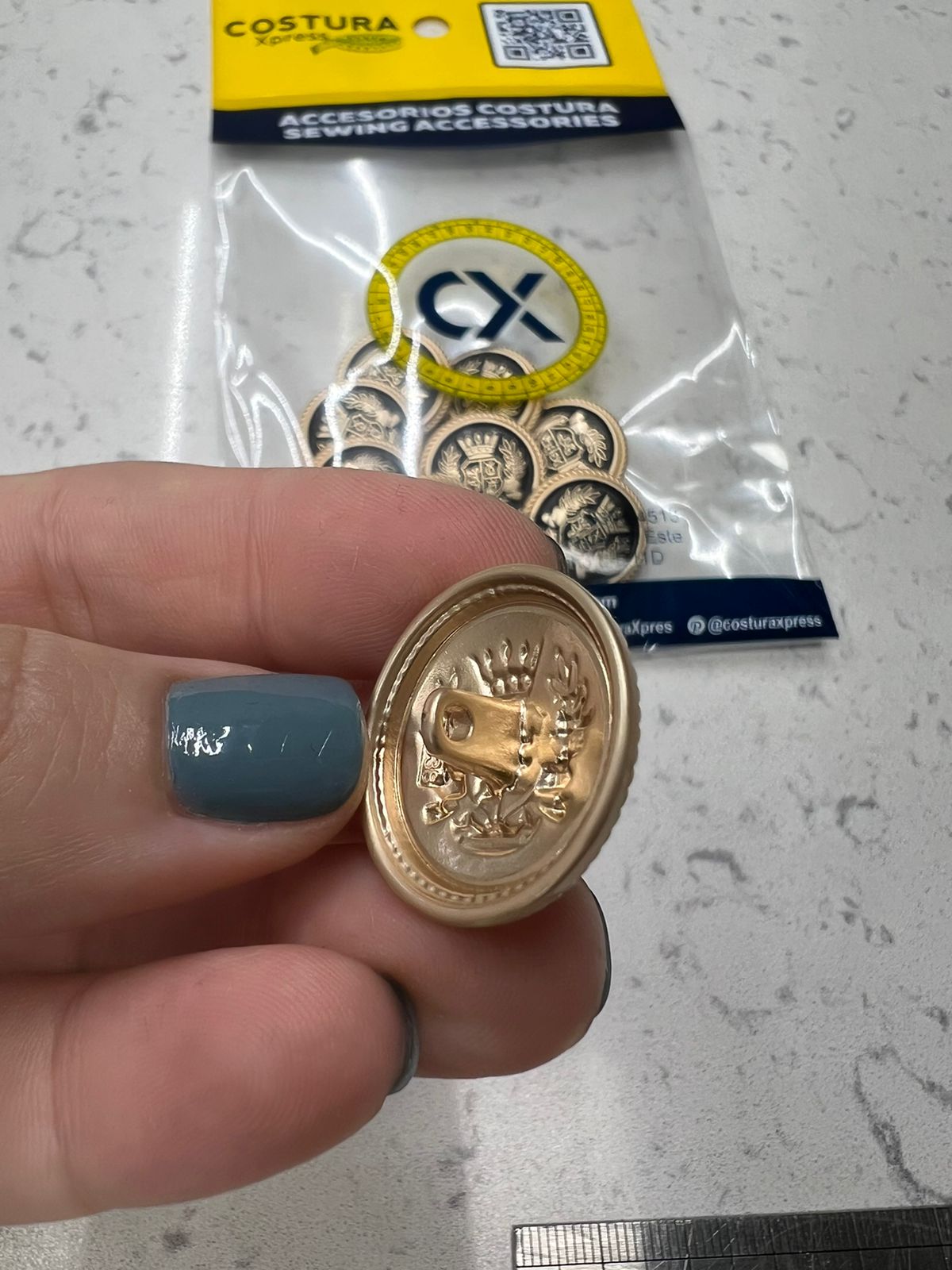 Juego de Botones escudo matte gold black / diferentes tamaños por paquete