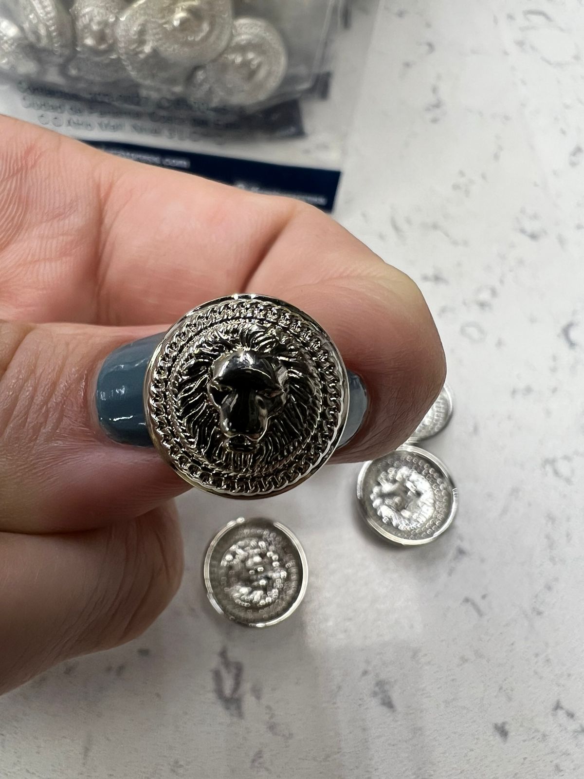 juego de botones versace plateado tamaños 15mm (10 unid) / 17mm (10 unid) / 20mm (5 unid)